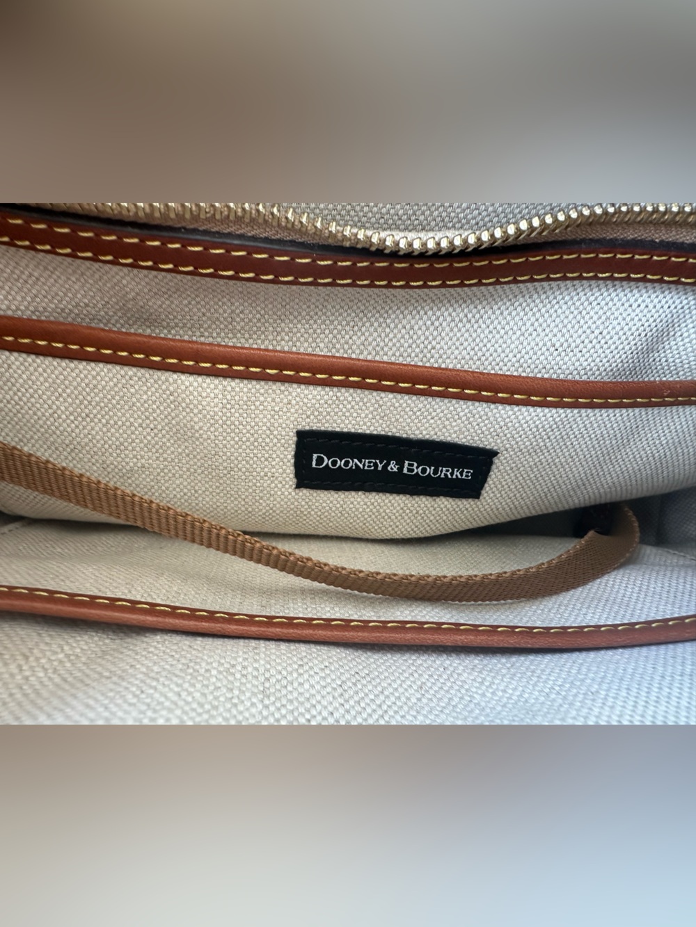 Dooney & Bourke Blush Pink Pebble Grain Leather Hobo Shoulder Bag. V2204120 - Picture 8 of 16